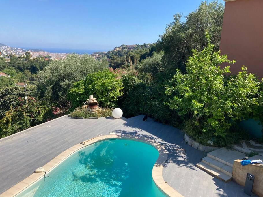 Avec Piscine Et Vue Magnifique Sur Villa
