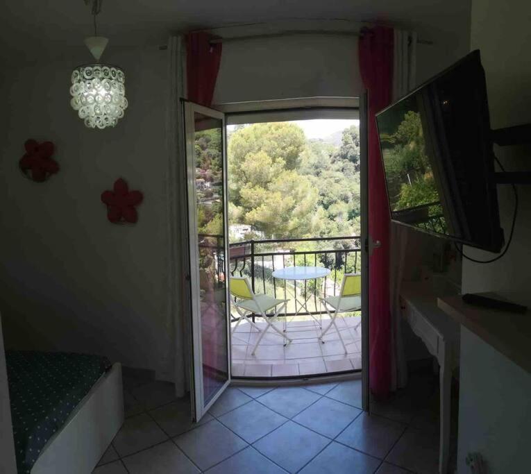 Avec Piscine Et Vue Magnifique Sur Villa